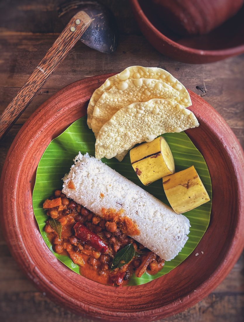Puttu with kadala curry and pappadam